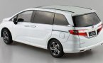 White / Deep Blue 1:18 Scale Diecast Honda Odyssey Model