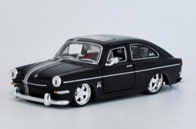 Maisto 1:24 Diecast 1967 VW 1600 Fastback Model