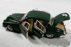 Green 1:18 Scale Maisto 1959 Diecast Jaguar Mark Model