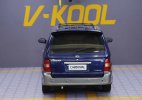 1:18 Scale Blue / White / Gray Diecast 2004 Kia Carnival Model