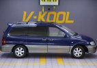 1:18 Scale Blue / White / Gray Diecast 2004 Kia Carnival Model