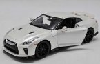 Red / White 1:24 Scale Bburago 2017 Diecast Nissan GT-R Model