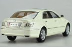 1:18 Scale Golden / White / Silver Diecast Toyota Reiz Model