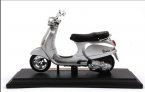 1:18 Scale Silver Maisto Diecast Vespa LX 125 2005 Scooter Model