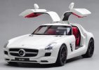 White / Red /Gray Welly Diecast Mercedes Benz SLS AMG Car Model