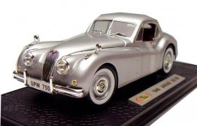 Silver / Red 1:18 Scale Diecast Jaguar XK120 1949 Model