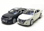 1:24 Scale Black / White Diecast Toyota Crown Toy