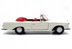 Creamy White 1:18 Maisto Diecast 1967 Mercedes-Benz 280SE