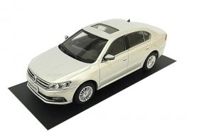 Red / Silver 1:43 Scale 2015 Diecast VW New Lavida Model