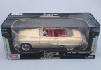 1:18 Creamy White MotorMax Diecast 1949 Buick Roadmaster Model