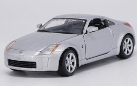 Silver / Blue 1:24 Scale Maisto Diecast Nissan 350Z Model