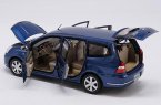 1:18 Scale Red / White / Blue Diecast Nissan Geniss Model