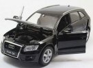 Red / White / Black 1:24 Scale Welly Diecast Audi Q5 SUV Model