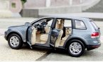 1:18 Scale Blue / Gray Bburago Diecast VW Touareg Model