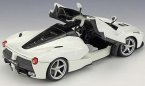 Red / White Bburago 1:18 Scale Diecast Ferrari LaFerrari Model