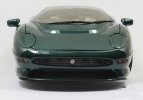 Green 1:18 Scale Maisto Diecast Jaguar XJ220 Model