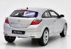 Welly 1:18 Scale Red / Silver Diecast 2005 Opel Astra GTC Model