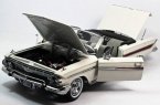 White 1:18 Scale SunStar Diecast 1961 Chevrolet IMPALA Model