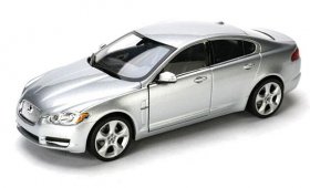 Silver 1:24 Scale Diecast Jaguar XF Model