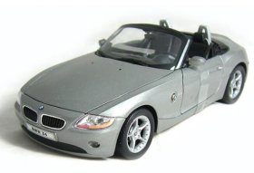 Blue / Gray 1:24 Scale Welly Diecast BMW Z4 Model