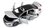 1:18 Scale White / Silver Diecast Kia K5 Model