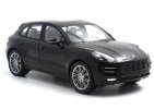 Welly 1:24 Scale Red / White /Black Diecast Porsche Macan Model