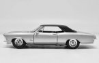 Maisto Silver 1:24 Scale Diecast 1965 Buick Riviera Model