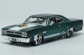 Green 1:24 Scale Maisto Diecast 1970 Plymouth GTX Model