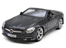 1:18 Scale MaiSto Black / White Mercedes-Benz SL500 Car Model