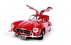 Red 1:24 Scale Bburago Diecast Mercedes-Benz 300 SL Model