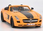 Yellow 1:24 Maisto Diecast Mercedes-Benz SLS AMG Roadster