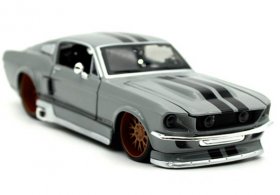 1:24 Scale Gray Maisto Diecast 1967 Ford Mustang GT Model