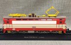 1:87 Scale Red-White Atlas Rada 230 059-8 1966 Train Model