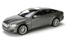 Gray 1:24 Scale Welly Diecast 2010 Jaguar XJ Model