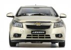 White / Golden 1:18 Scale Diecast Chevrolet Cruze Model