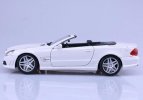 White 1:18 Scale Maisto Diecast Mercedes-Benz SL63 AMG Model