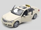 Creamy White 1:18 Scale Maisto Mercedes-Benz E-Class Taxi Model