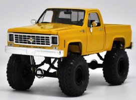 Red / Yellow 1:24 Soreal Diecast Chevrolet Pickup Truck Model