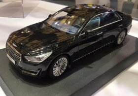 1:18 Scale Black Diecast 2016 Hyundai Genesis EQ900 Model