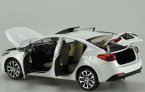 White / Silver 1:18 Scale Diecast Kia K3 Model