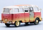 1:25 Scale Red-White MaiSto 1962 VW Microbus Model