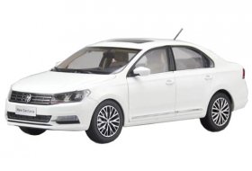 1:18 Scale White / Golden 2017 Diecast VW New Santana Model