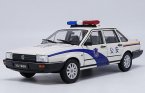 White 1:18 Scale Welly Diecast VW Santana Police Model