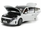 1:18 White / Black / Silver Diecast 2022 Nissan Altima Model