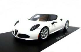 White 1:43 Scale SPARK Diecast Alfa Romeo 4C Model