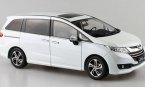 White / Deep Blue 1:18 Scale Diecast Honda Odyssey Model