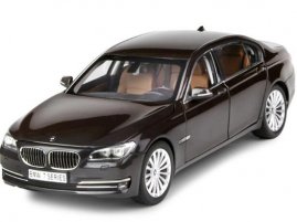 Black / Brown 1:18 Scale Kyosho Diecast BMW 750Li Model