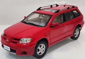 Red / Blue 1:18 Scale Diecast 2004 Mitsubishi Outlander Model