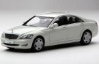 1:43 White / Black / Silver Diecast Mercedes-Benz S600L Model