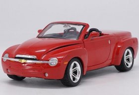 1:24 Scale Maisto Red / Silver Diecast 2004 Chevrolet SSR Model